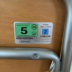 学校にあるような椅子の画像