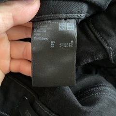 ユニクロ ブラックデニムの画像