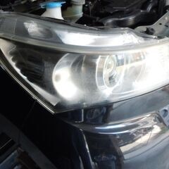  車　ヘットライトの黄ばみ、曇り取り施工