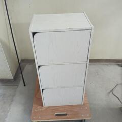扉付き　収納ボックス