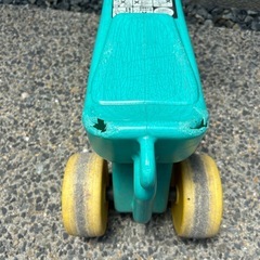 people ピープル　キッズミニバイク　三輪車　公園　レーサー　乗り物 足けの画像