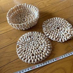 差し上げます　貝殻で作った入れ物　敷物