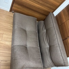 茶色ソファー[伸ばすとマットレスになります