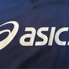 asics 長袖シャツ ネイビー/レッド 150の画像