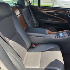 H25年式　レクサスLSハイブリッド　LS600hLエグゼクティブパッケージ　4人乗り　マクレビ　サンルーフ　4WDの画像