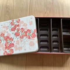 ヨックモック 菓子空缶の画像