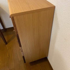 【美品】ベルメゾン　アルダー材のスリムチェストの画像