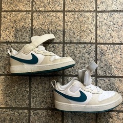 NIKE 子供　靴　15センチ　中古　の画像