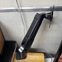 【幅広留め具】モニターアームの画像