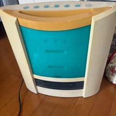 IWATANI　マイナスイオン加湿セラミックファンヒータ-（IC...