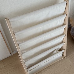 絵本ラックの画像