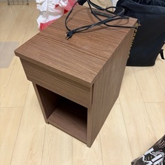 サイドテーブル