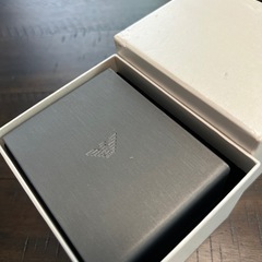 Emporio Armaniの空箱とハンドコマ（コマ調整用パーツ）付きの画像