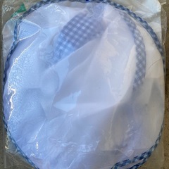 散髪用エプロンとヘアカッターの画像