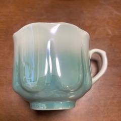 ティーカップ　4客とシュガー入れの画像