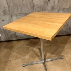 カフェテーブルの画像