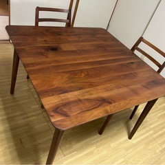 テーブル