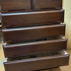 シックな色合いの　引き出しダンスですの画像