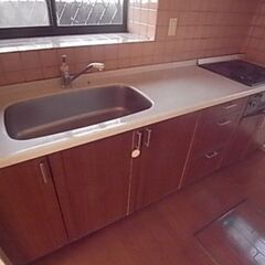 🏡駅まで3分　都市ガス　駐車場1台無料　4LDK賃貸戸建て　博多区春町🏡 − 福岡県