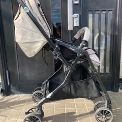 コンビ　ベビーカーの画像