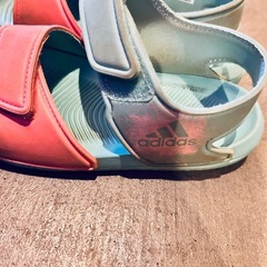 アディダス　サンダル　18cm ミントグリーン、ピンクの画像