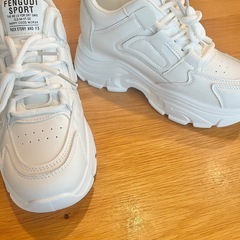 最終値下レディーススニーカーの画像