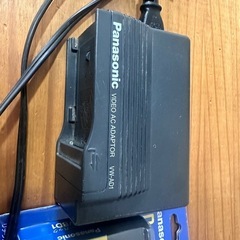 パナソニック デジタルビデオカメラ 充電用ACアダプター VW-AD1＆コード バッテリーパック VW-VBD1の画像