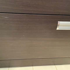 【相談中】ダークブラウン 6段チェスト ガラス扉付きの画像