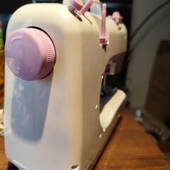 【1回のみ使用、フットペダル付き】ミシン、保証書ありの画像