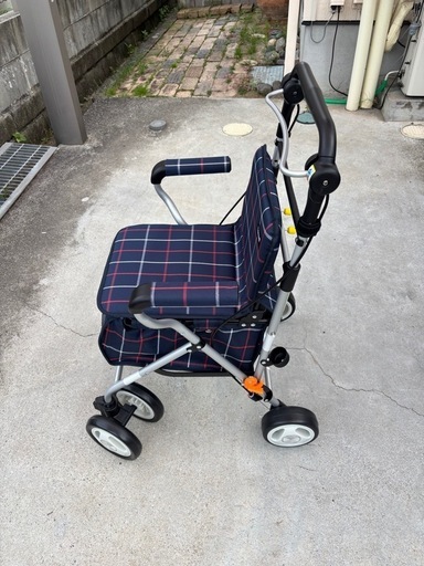 （更に値下げ済み）中古　シニアカー