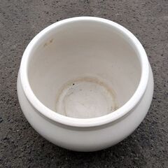 陶器 水鉢 大鉢 鉢カバー 金魚鉢 メダカ鉢 置物 ホワイト/白 札幌市 中央区 南12条店の画像