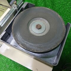 サンク理研 型番不明 刃物研磨機【船橋馬込店】【店頭取引限定】【中古】ITDP041ZWJESの画像