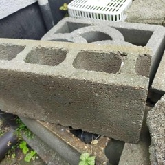 【格安！まとめ買いほどお得】200円_『コンクリートブロック』