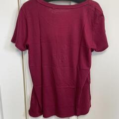 新品タグ付き　ゲス　Tシャツ　カットソー　Sサイズ　ワインレッド　装飾の画像