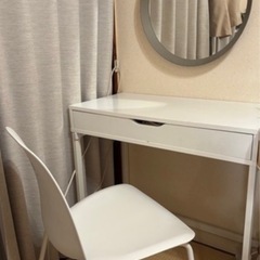 IKEAドレッサー椅子付き　勉強机にも