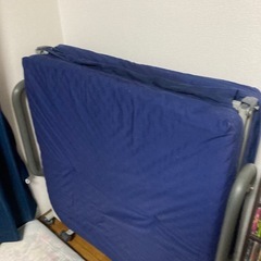 【引き取り限定！】折りたたみシングルベッド！
