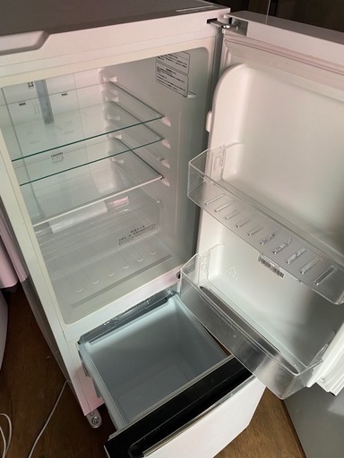 23日お譲り(運搬費込み)150ℓ/オシャレで人気ハイセンス社！冷蔵庫！