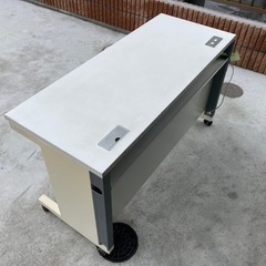 オフィス用デスク　机　家具の画像