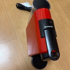 中古品:ネスプレッソ カプセル式コーヒーメーカー エッセンサ ミニ ルビーレッド D 水タンク容量0.6L コンパクト