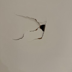 内装ドアの穴について補修の仕方を教えてください