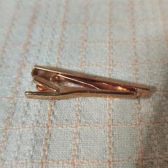 最終価格。新品　未使用　イヴ・サンローランネクタイピンの画像