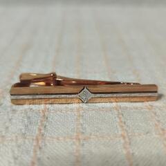 最終価格。新品　未使用　イヴ・サンローランネクタイピンの画像