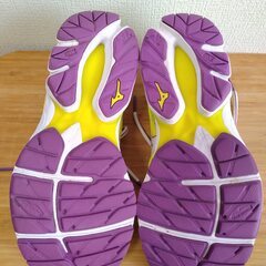 ミズノ ランニングシューズ 23.0cm イエローの画像