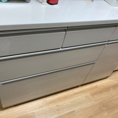 キッチンカップボード　食器入れ