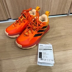 アディダス　バスケ　シューズ