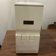 【取引中】米びつ　10キロ　計量レバーの画像