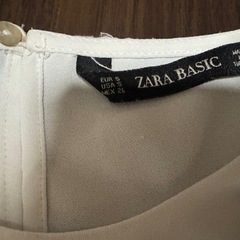 可愛いパール付き白トップスZARA BASICサイズSの画像