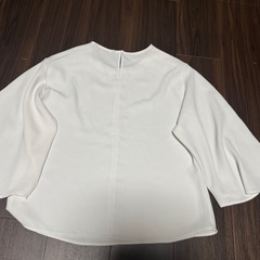 可愛いパール付き白トップスZARA BASICサイズSの画像