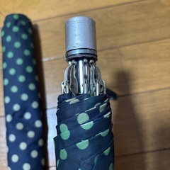 紺色　緑色　水玉模様　ドット柄 折りたたみ傘　折り畳み傘　50cm 大きめ　雨具　傘の画像