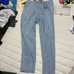 メンズ　パンツ　薄いデニムの画像